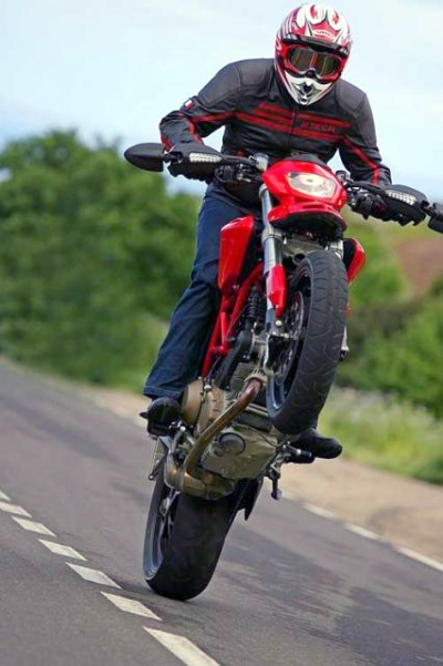 hypermotard1.jpg